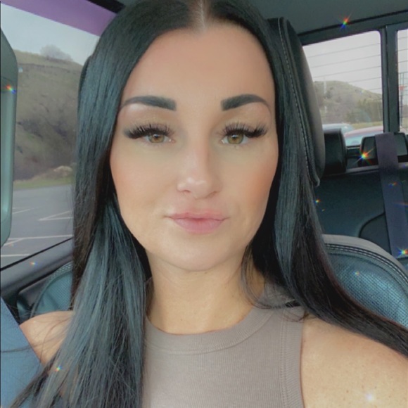 Meet your Posher, Vicky - Picture 2 of 2